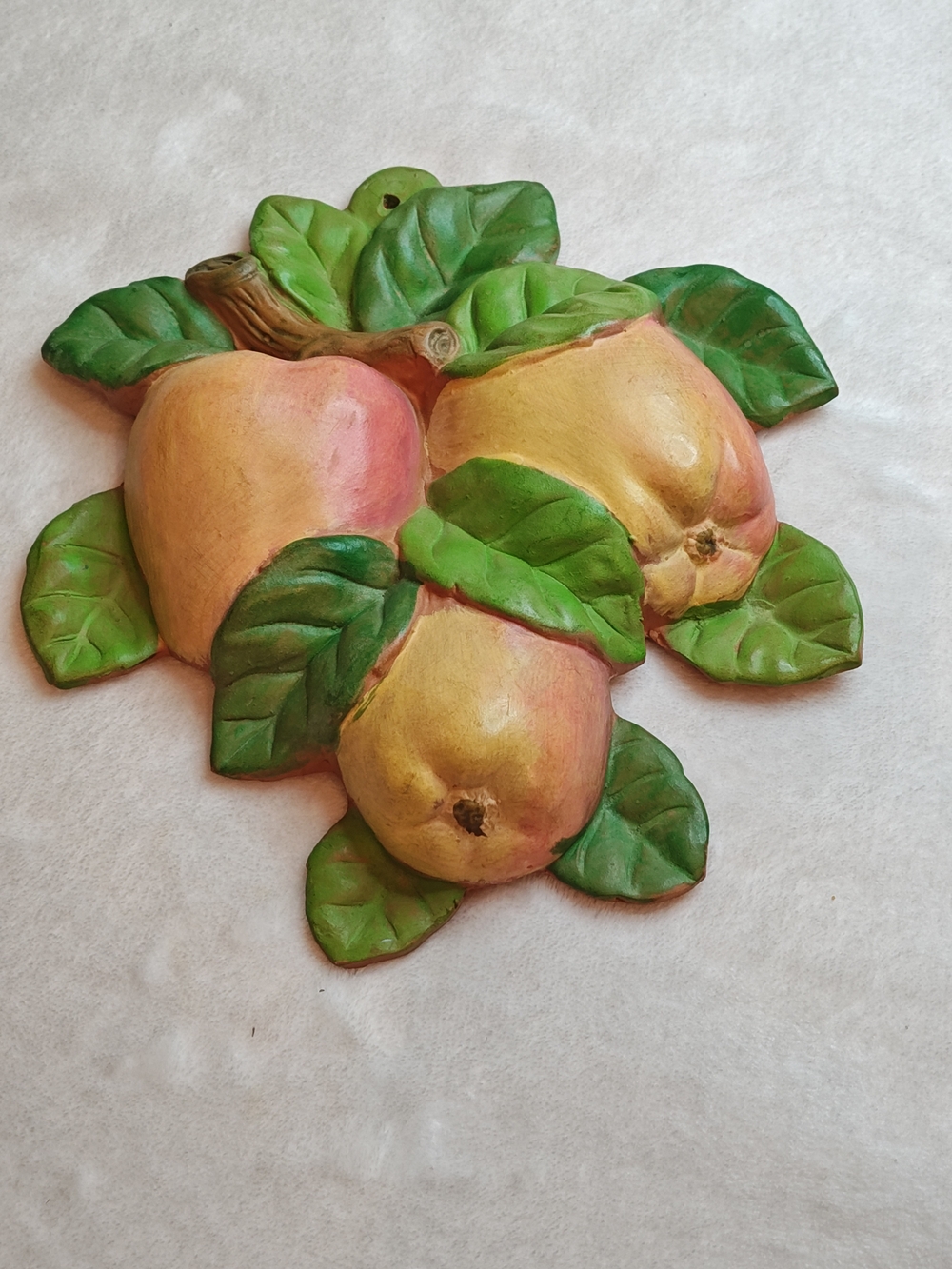 vintage 3D chalkware fruit wall hanging plaque featuring a cluster of apples